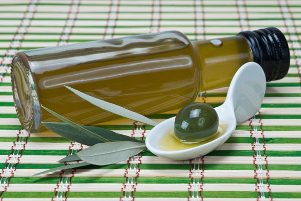 Myth #7: A green olive oil is bad olive oil.