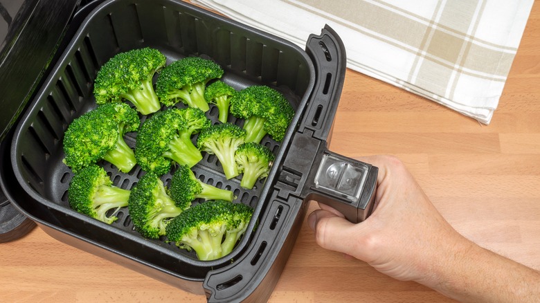 Air fryer with broccoli