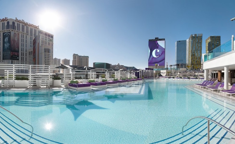 8 Best Poolside Bars in Las Vegas (Slideshow)