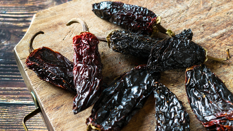 dried chipotle peppers