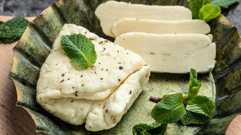 Fresh halloumi with mint