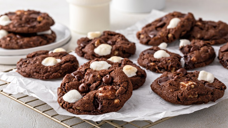 chocolate cookies with marshmallows