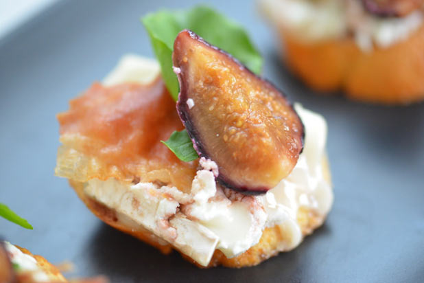 Fig Crostini with Goat Cheese and Prosciutto