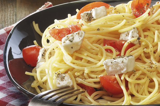 Spaghetti with Tomatoes and Goat Cheese Recipe