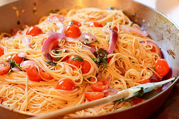 Tomato, Basil, and Garlic Pasta Recipe