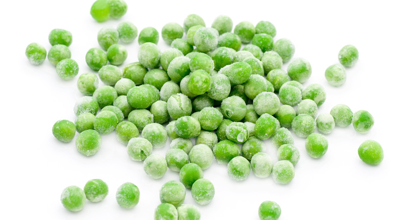 a pile of frozen peas