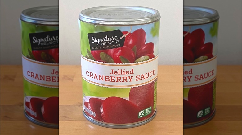 Signature Select cranberry sauce can