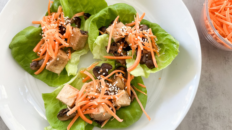 tofu lettuce wraps with sauce