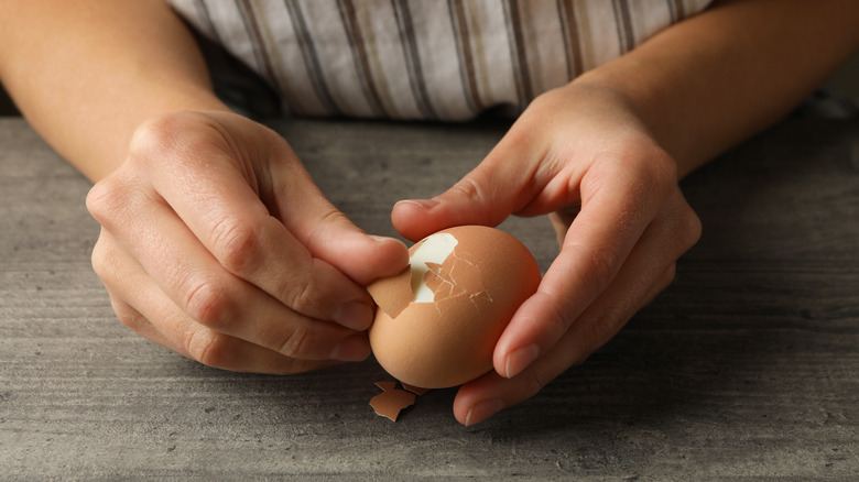 Peeling a hard boiled egg