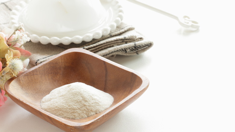 Powdered gelatin in wooden bowl 