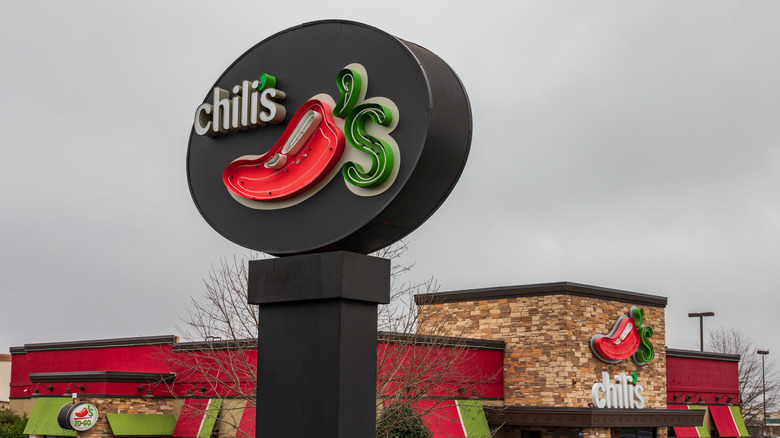 chili's restaurant exterior