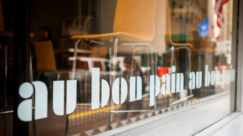 Au Bon Pain window