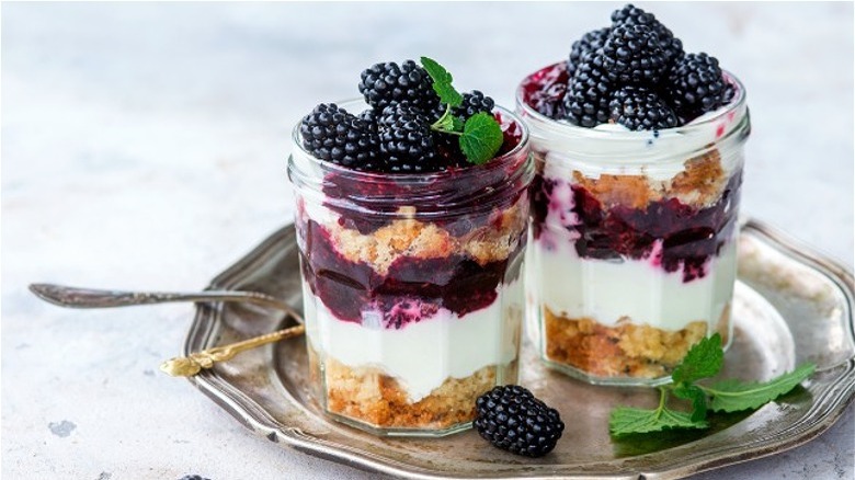 berry cheesecake in jars