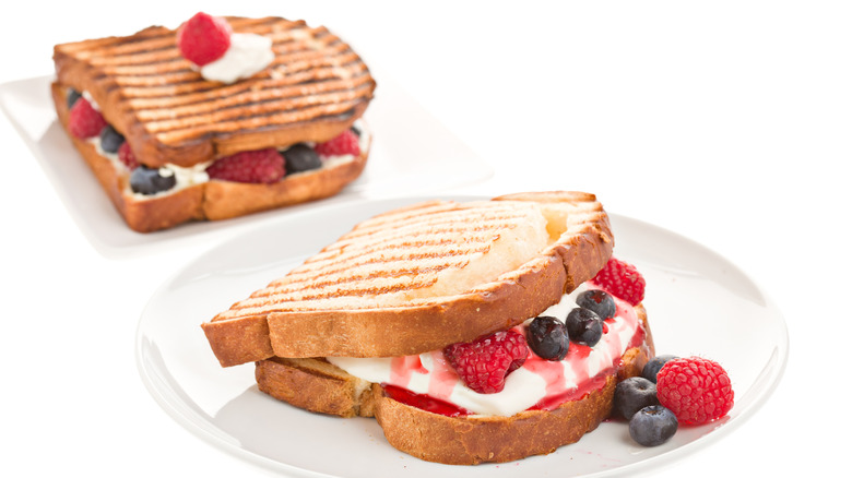 cheesecake panini with berries