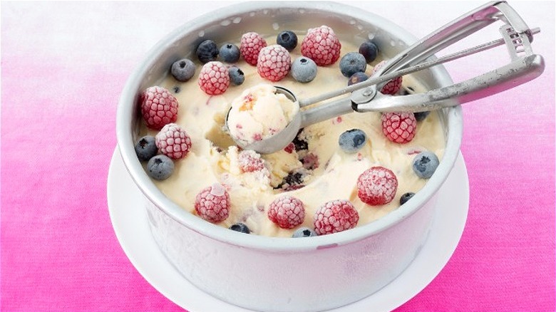 cheesecake ice cream with berries