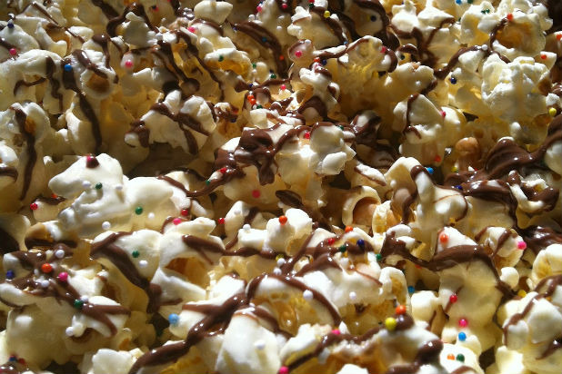 White Chocolate Popcorn with Nutella Drizzle