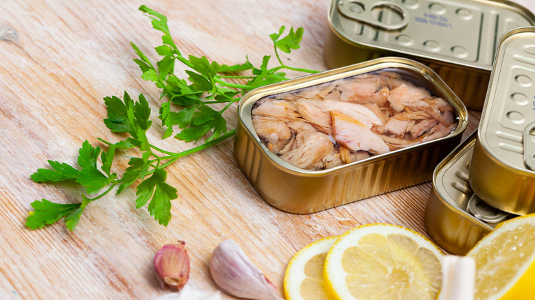 open tuna tin with parsley