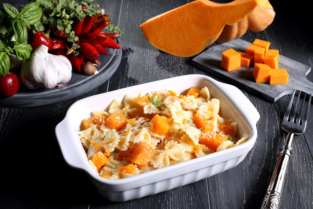 Pasta with Pumpkin Sauce, Turkey, and Cranberries Recipe