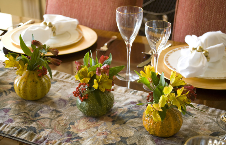 9 Tips for Decorating Your Thanksgiving Table