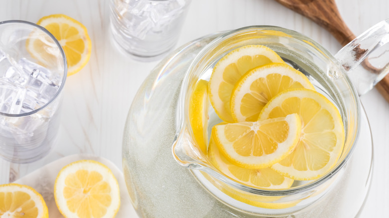  lemon slices in a large pitcher