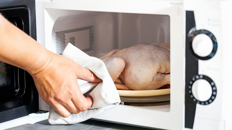 thawing frozen chicken in microwave