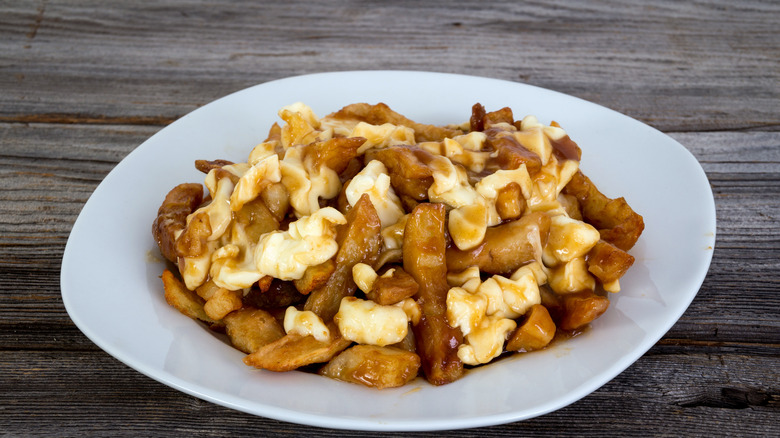 plate of poutine