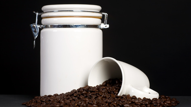 Container for storing coffee beans