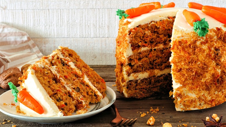 Whole carrot cake and slice 