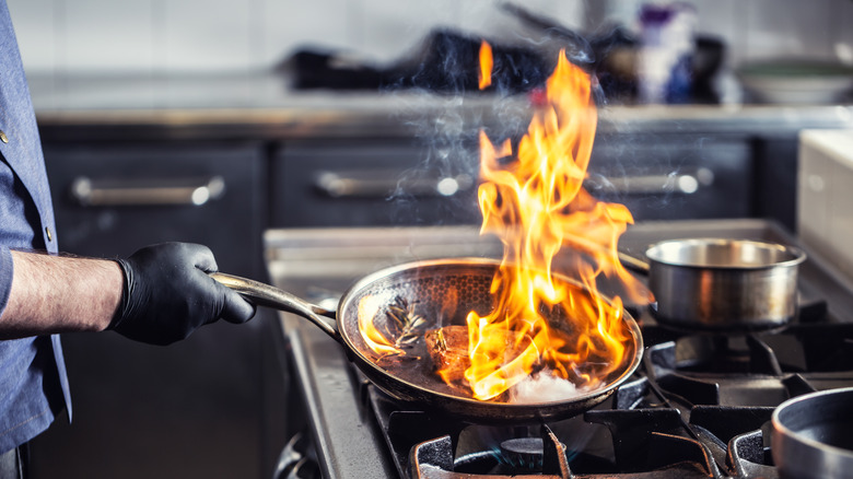 Flambée in pan