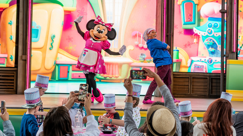 Minnie Mouse cooking class