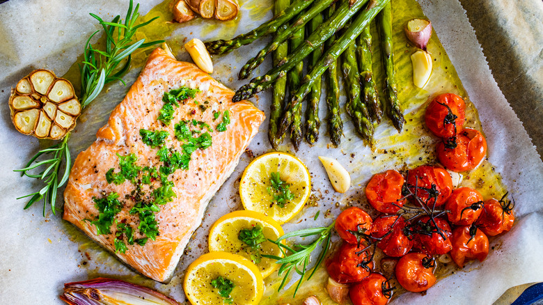 Tray of salmon and veggies