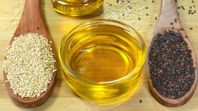 sesame oil with seeds