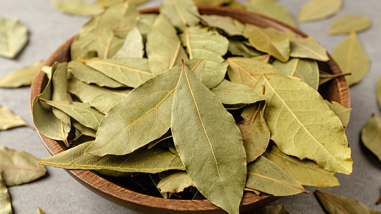 Dried bay leaves