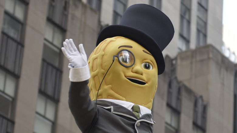 Mr. Peanut costume at parada