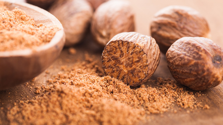 whole and ground nutmeg