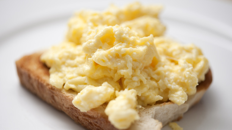 Scrambled eggs on toast