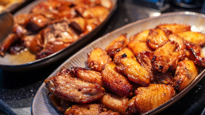 plates with chicken wings