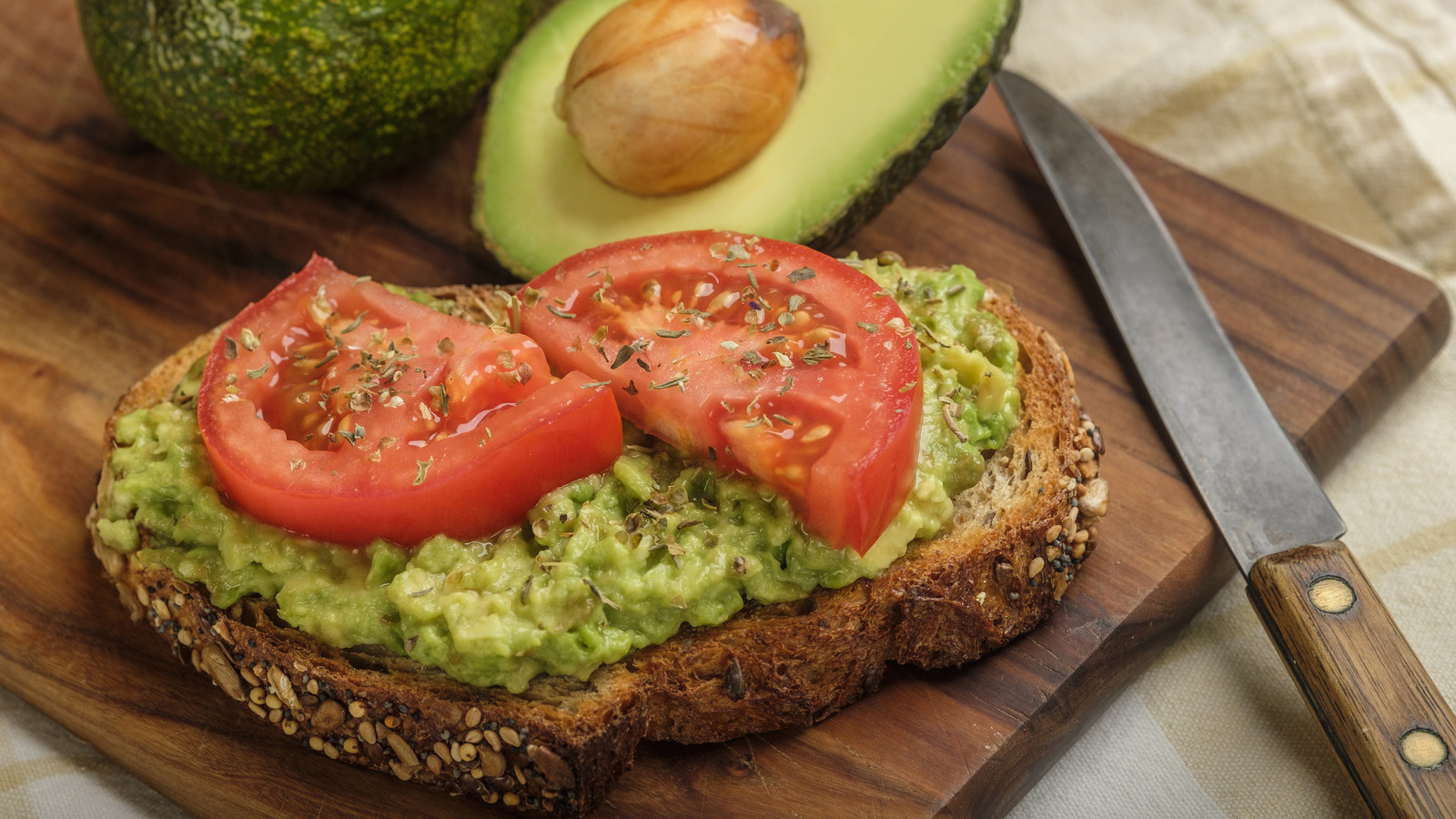 A Seasoned Tomato Slice Is Just What Your Breakfast Sandwich Is Missing