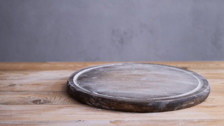 Gray round cutting board