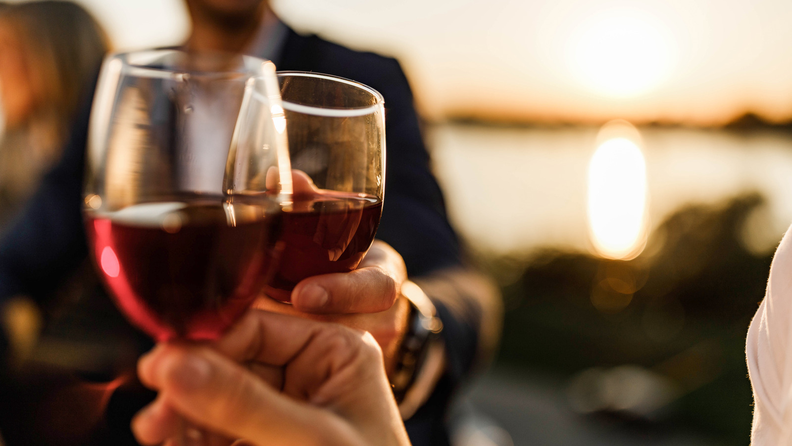 A Sommelier Explains Why You Should Opt For Natural Wine Over Regular