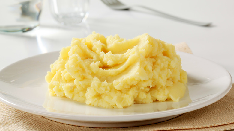 mashed potatoes on plate