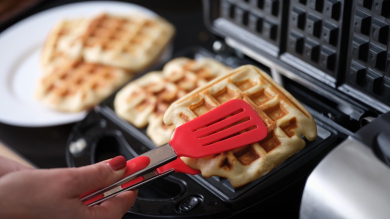 Making waffles in waffle iron