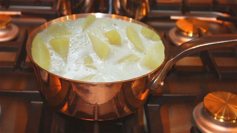 Boiled potatoes in milk 