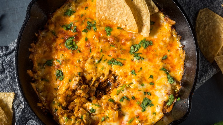 chili queso dip