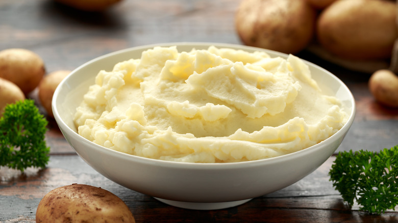 Bowl of mashed potatoes