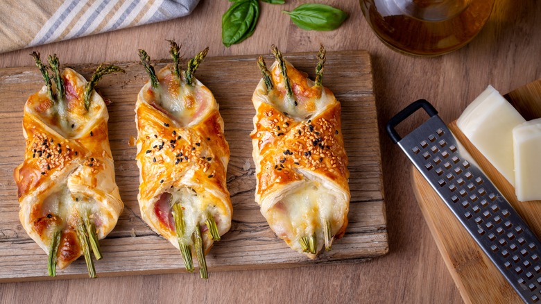 Cheese and asparagus pastries