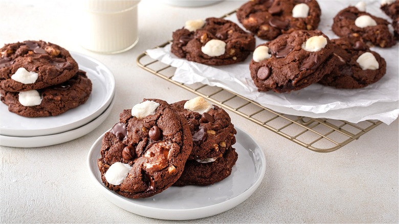 Dark chocolate cookies with mini marshmallows 