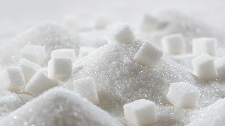 sugar and sugar cubes