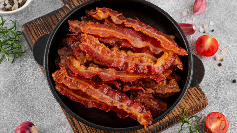 A pan of freshly cooked bacon