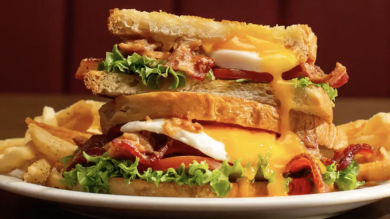 Denny's Sweet & Smoky BLT&E